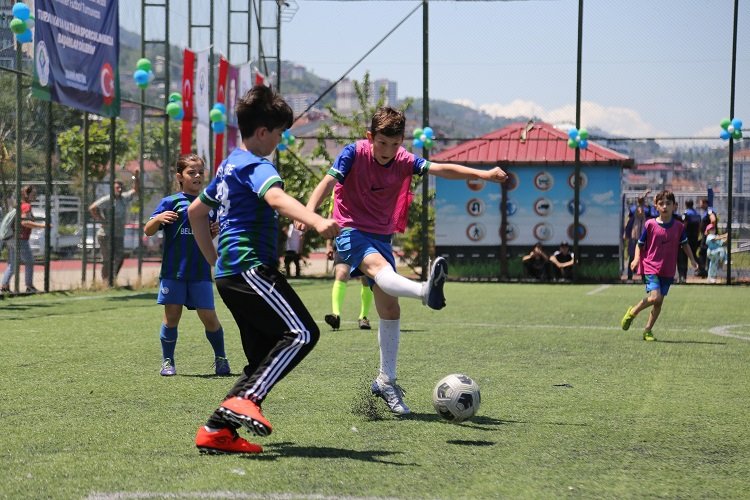 Rize’de mahalleler ortası futbol turnuvası