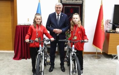 Sakaryalı Balkan şampiyonlarına bisiklet armağanı
